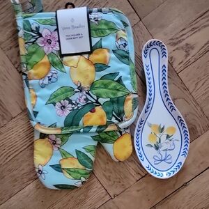BUNDLE/VERA BRADLEY/Oven Mitt and Pot Holder Set/Spoon Rest
